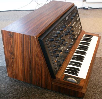 Korg-PS-3100, switchable voltage AS SEEN